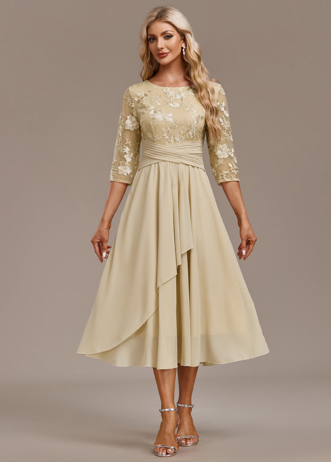 Kvinnekjole | Brodert Rund Hals Midi