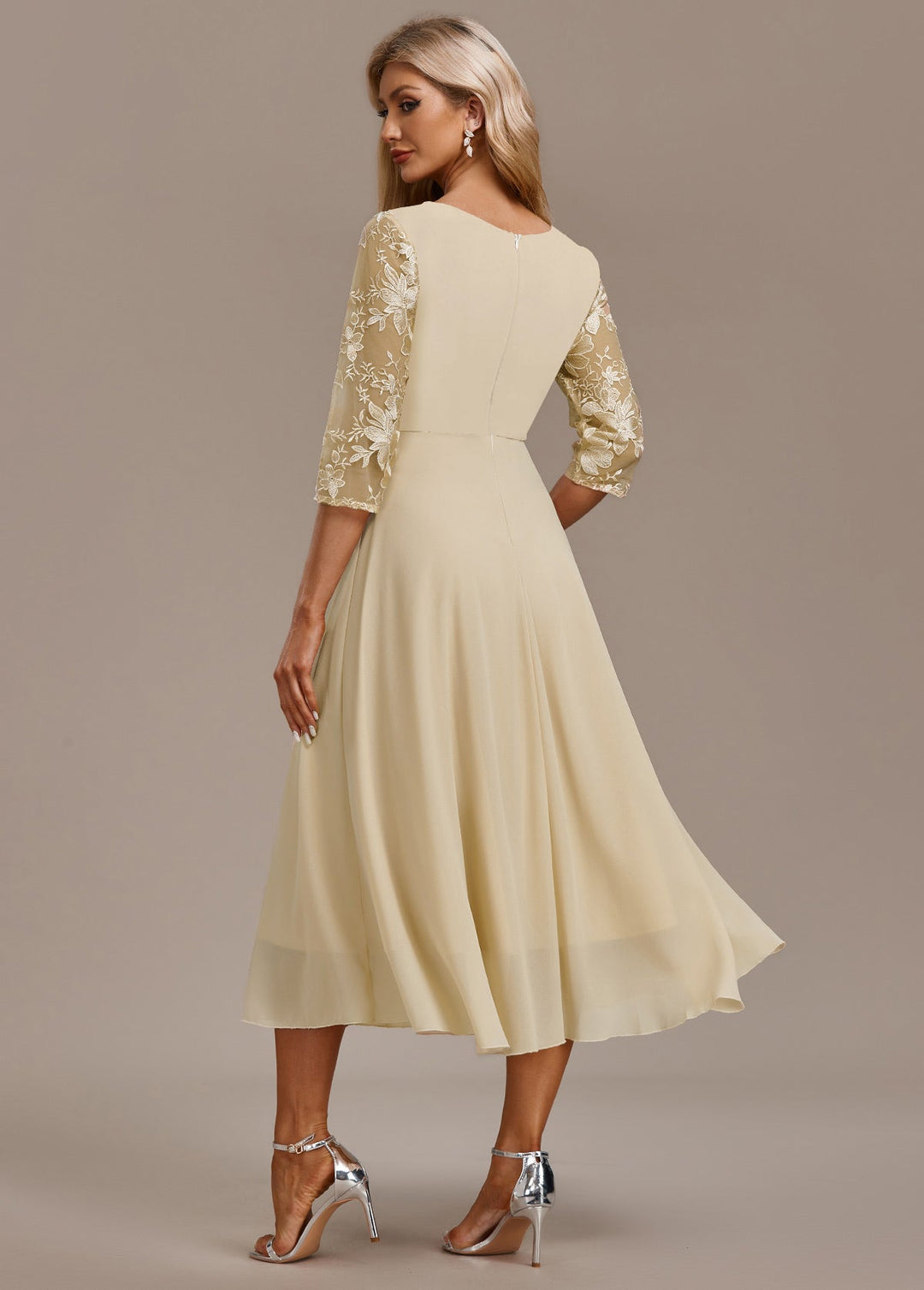 Kvinnekjole | Brodert Rund Hals Midi