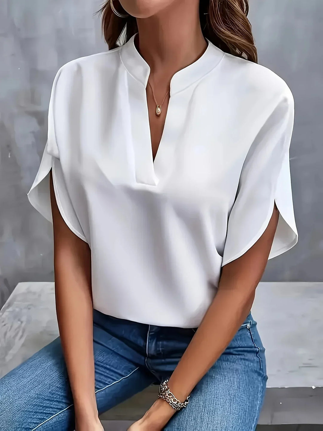 Damebluse | Korte ermer med split hals