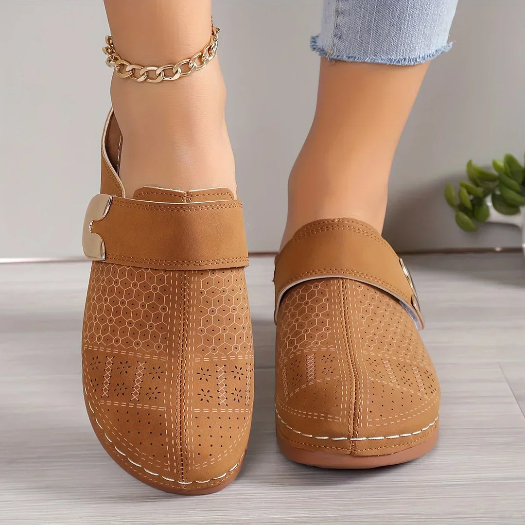Kvinnelige Wedge Sandaler | Perforerte Slip-On