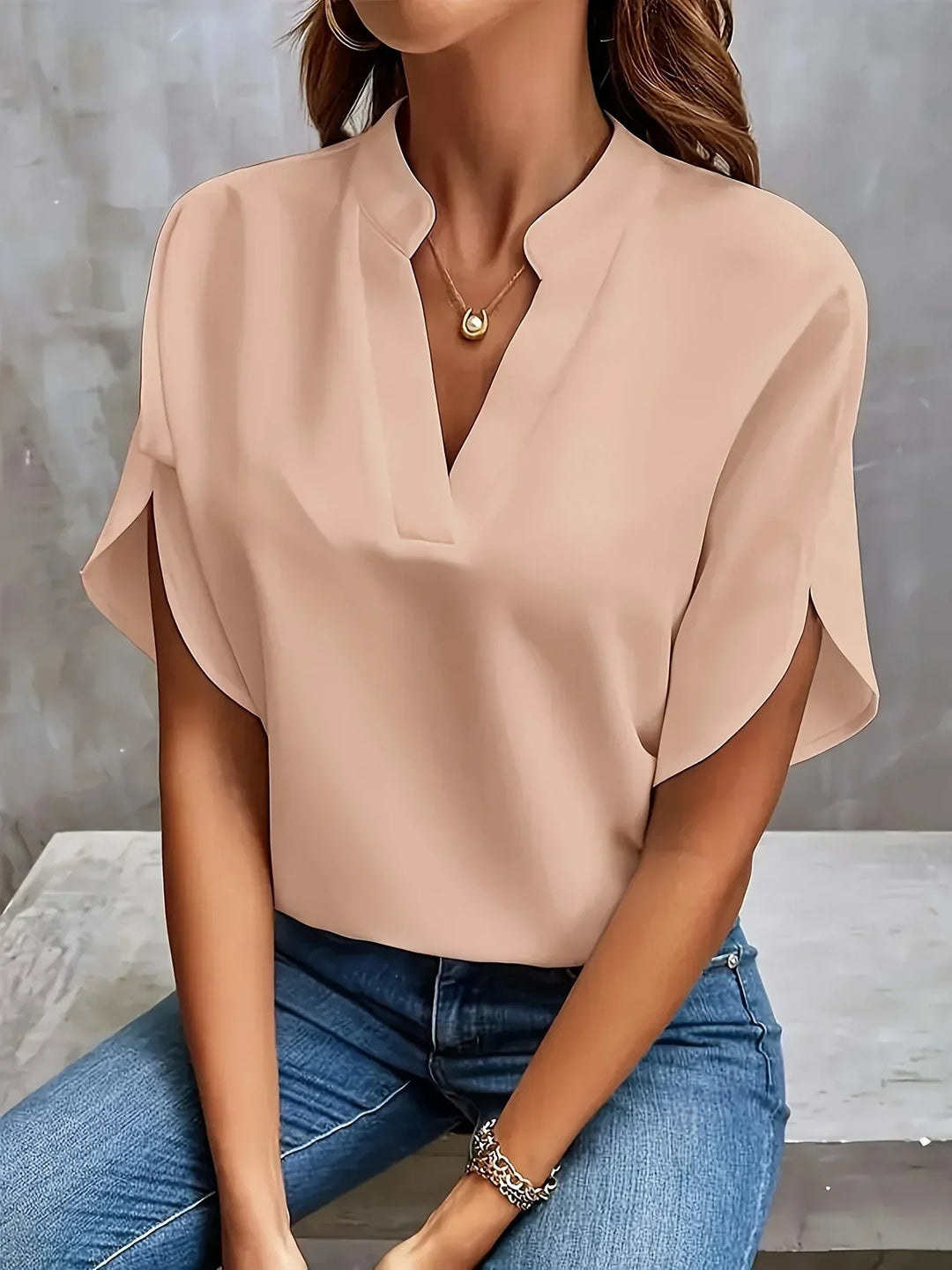 Damebluse | Korte ermer med split hals