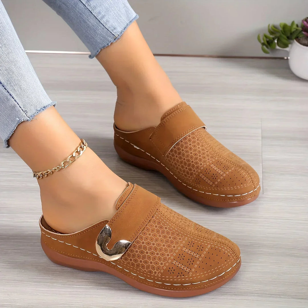 Kvinnelige Wedge Sandaler | Perforerte Slip-On