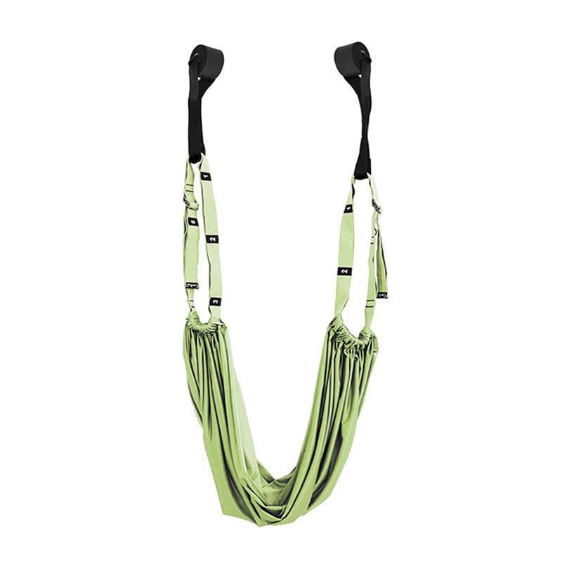 Yogastropp festet over en dør