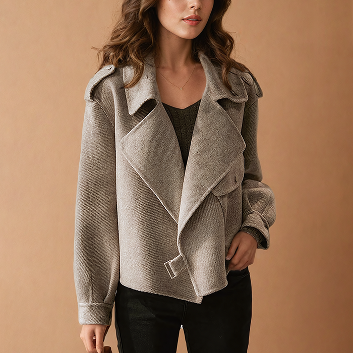 Dame Kort Wolljacke med Store Oppslag og Knapp